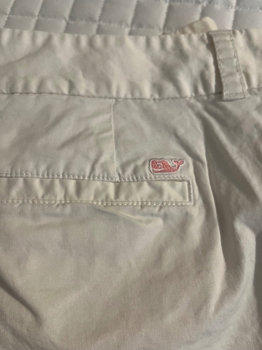 White Vineyard Vines Dayboat twill shorts with pink logo